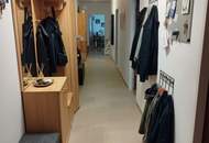 Viel Platz für Ihre Familie! Gemütliche 4-Zimmer Wohnung mit großer Loggia umgeben von Grünflächen! Beste Infrastruktur!