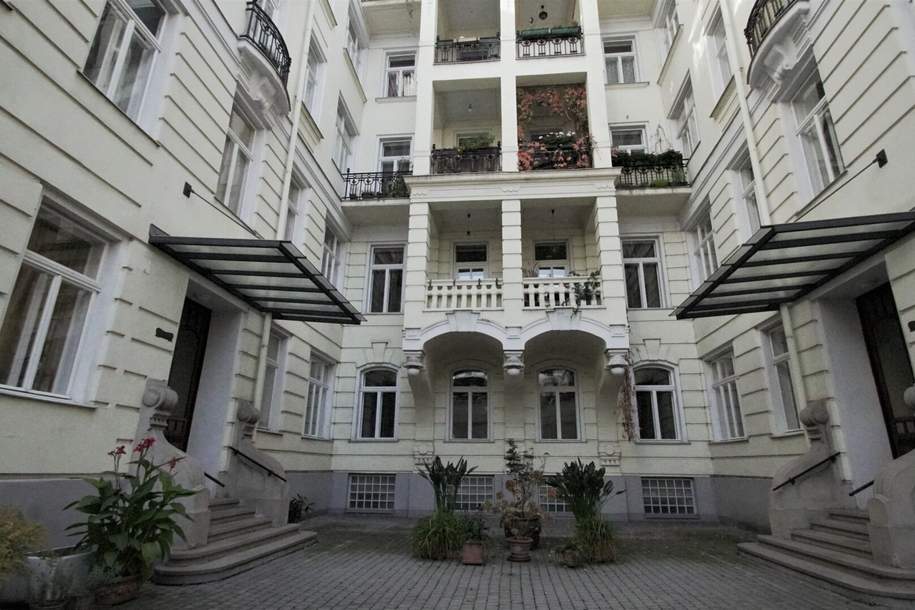 Neu sanierte Stilaltbauwohnung mit 2 Balkonen und 5 Zimmer bei Naschmarkt, Wohnung-miete, 3.144,33,€, 1060 Wien 6., Mariahilf