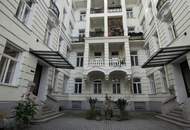 Neu sanierte Stilaltbauwohnung mit 2 Balkonen und 5 Zimmer bei Naschmarkt