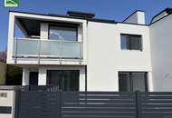 Modernes Reihenhaus in Ruhelage. Terrassen, Garten, Balkon. Perfekte Raumaufteilung. Große Dachterrasse und 2 Parkplätze.