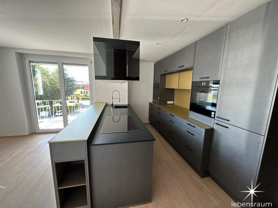 Moderne 3-Zimmer Wohnung oder Büro im 2 Stock. Mieten mitten in Spittal/Drau. Balkon.
