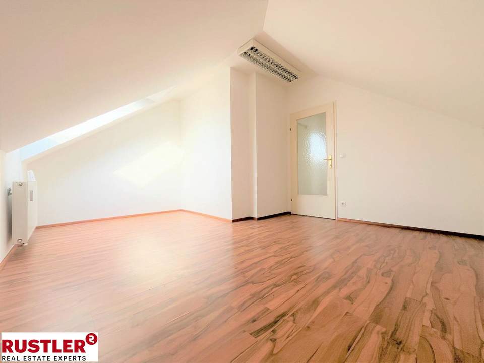UNI-NÄHE | Kompakte Dachgeschosswohnung mit separater Küche