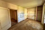 RENOVIERUNGSBEDÜRFTIG MIT OST- UND WESTBALKON UND IDEALER RAUMAUFTEILUNG