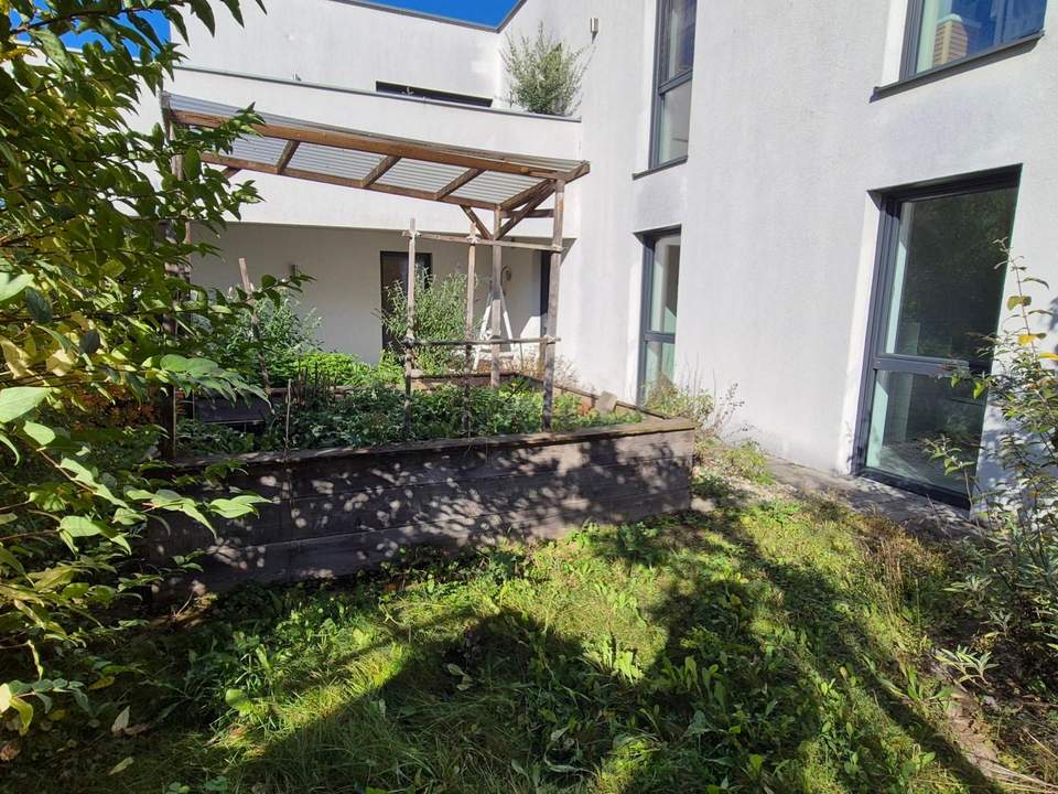 HAUSETAGE MIT GARTEN IN ZENTRALER UND SEHR RUHIGER LAGE