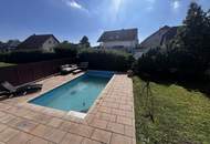 "Solides, Charmantes Haus mit Garten und Pool"