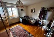 Solides Wohnhaus mit Nebengebäude und Pool in Kallham