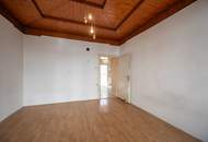 ++Q16++ sanierungsbedürftige 2-Zimmer Altbauwohnung in guter Lage