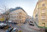 **Hannovermarkt** Renovation Opportunity: 3-Room Period Apartment with Airbnb Potential