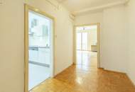 Sollingergasse - sanierungsbedürftiger 2 Zimmer Neubau mit 2 Balkonen