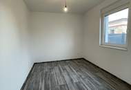 Bungalow, Hochmodernes Seehaus, 3 Zimmer, mit Garten und Terrasse, nur 4 Gehminuten vom Neufelder See entfernt