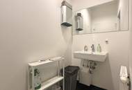 1120! Tolles DG-Büro mit großer Terrasse und perfekter Anbindung ab Juli 25!