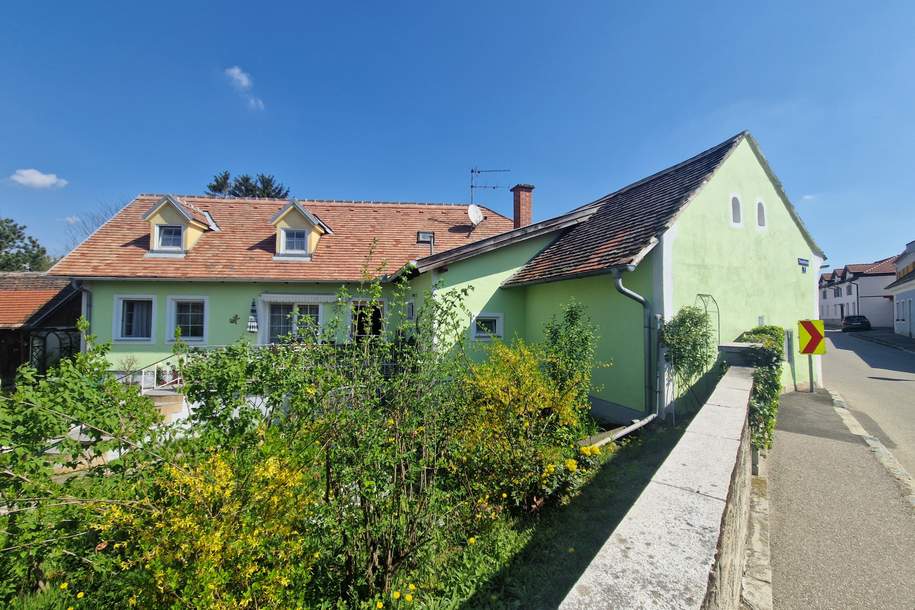 RARITÄT IN HOLLABRUNN: CHARMANTES, SANIERUNGSBEDÜRTIGES LANDHAUS MIT BAULANDRESERVE IN SEHR GUTER WOHNLAGE MIT HERRLICHEM GARTEN SAMT ALTBAUMBESTAND, Haus-kauf, 349.000,€, 2020 Hollabrunn