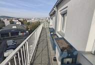 stylische 55m² Dachgeschosswohnung | 2 Zimmer | 23m² Terrasse mit Süd-West Blick | Klimaanlage &amp; Außenjalousien