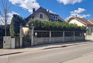 SANIERUNGSBEDÜRFTIGES, CHARAKTERSTARKES EINFAMILIENHAUS IN GUTER WOHNLAGE UND BAHNHOFSNÄHE