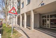 *Ab sofort* Gut geschnittene, hofseitige 2 Zimmer Neubauwohnung mit Loggia