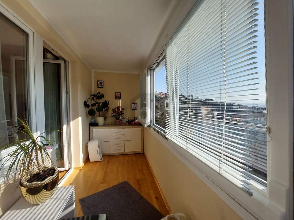 Preisreduktion! LICHTDURCHFLUTET IM ZENTRUM MIT BLICK ÜBER DIE STADT