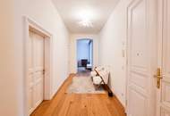 Luxuriöse Altbauwohnung in einem prächtigen historischen Haus in der Nähe des Servitenviertels und des Lycée