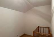 Einfamilienhaus mit Nebengebäude in ruhiger Lage