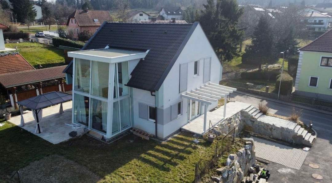Lichtdurchflutetes, modernes, und großzügig angelegtes Einfamilienhaus mit traumhaftem Blick in die Natur!!