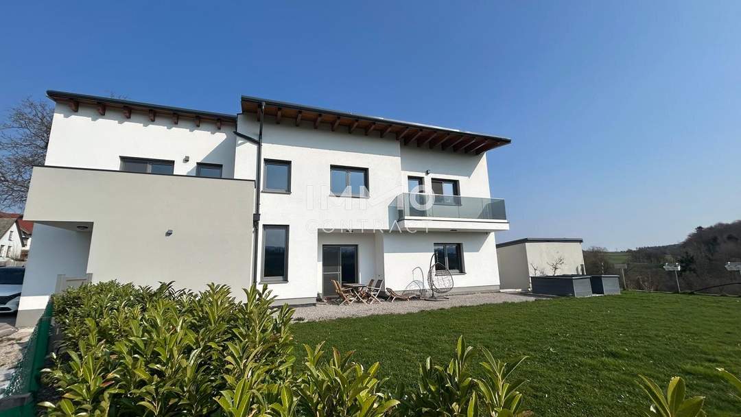 Neuwertiges Traumhaus mit Fernblick