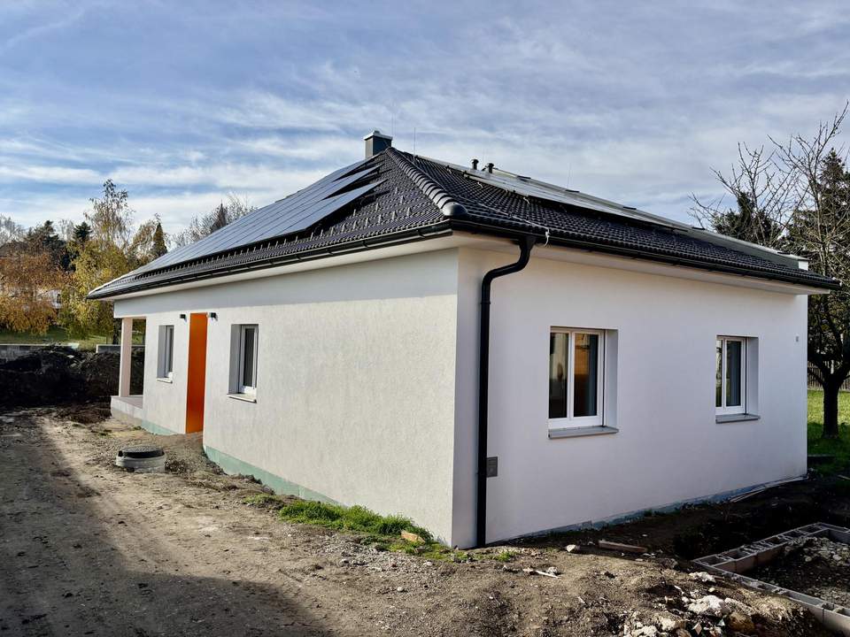 Erstbezug - moderner Bungalow mit PV Anlage