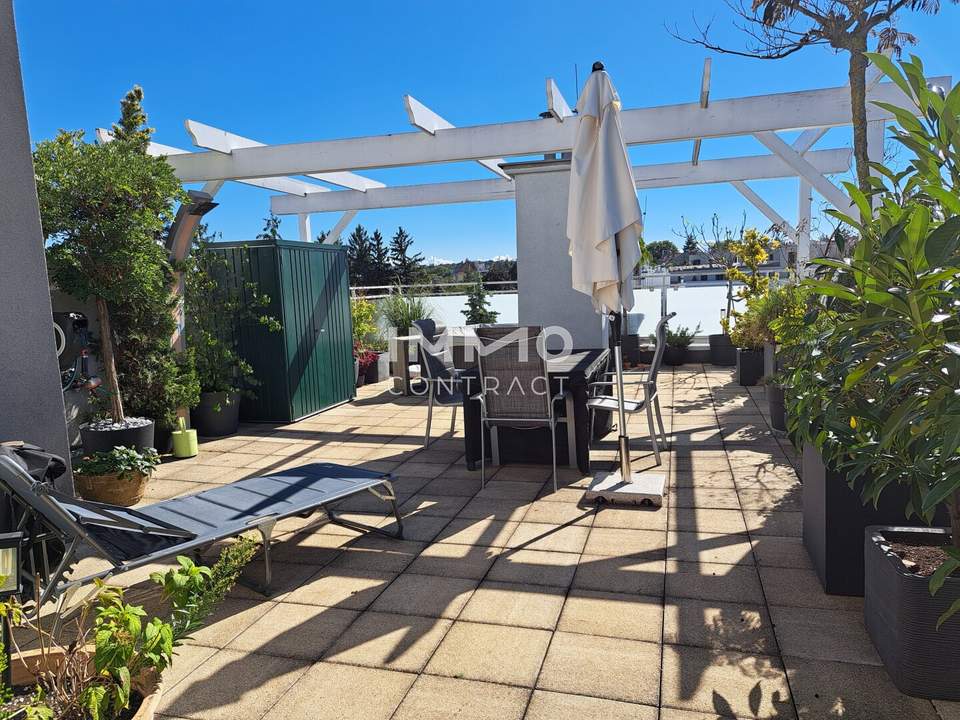 SPITZENPREIS: EINZIGARTIGE DACHGESCHOSSWOHNUNG mit XL- Terrasse und großzügigem Garagenplatz-- Topzustand in 1130 Wien !