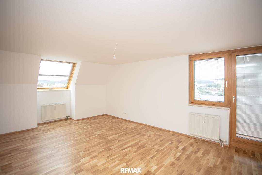 Neu adaptierte DG-Wohnung mit Terrasse und Tiefgarage