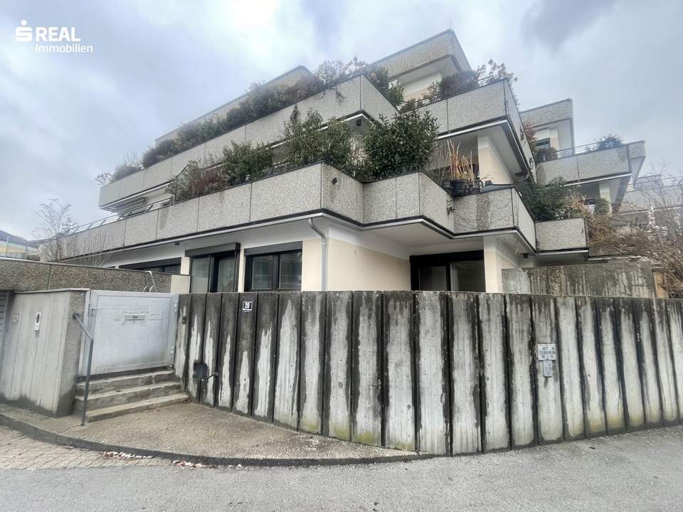 Erstbezug nach Sanierung – 5-Zimmer-Wohnung mit Terrasse und privatem Zugang