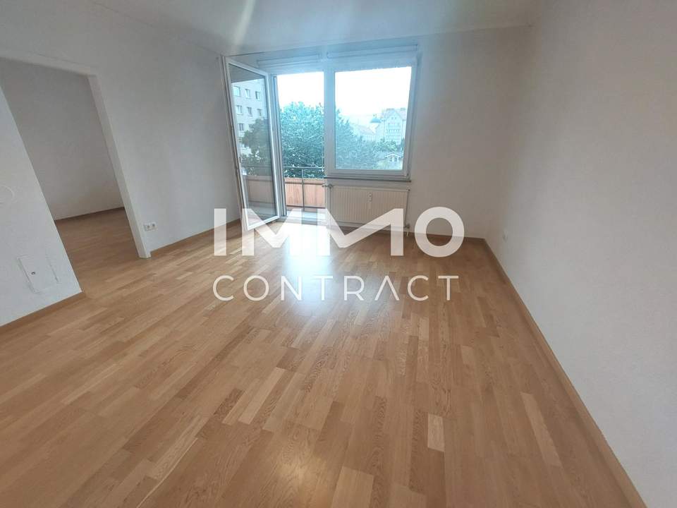 Erstbezug nach schöner Renovierung. Sehr aparte 2-Zimmer- Wohnung mit 12m² Loggia