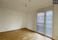 / ZWEI ZIMMER / INNENHOFSEITIG AUSGERICHTET / MODERNE ANLAGE / VERFÜGBAR AB SOFORT / U-BAHN NÄHE