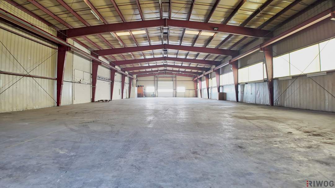 900m² Produktionshalle mit optionalen Freiflächen und Büros