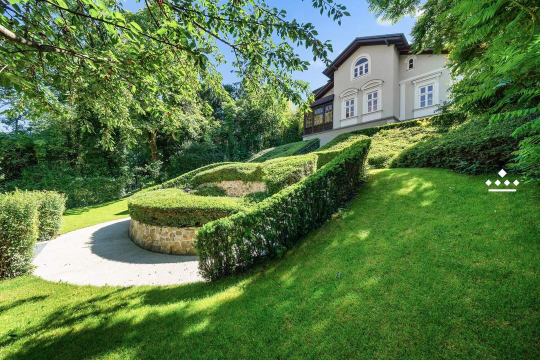 Villa Leopold: Stilvoll sanierte Jugendstilvilla mit Pool und Weinkeller