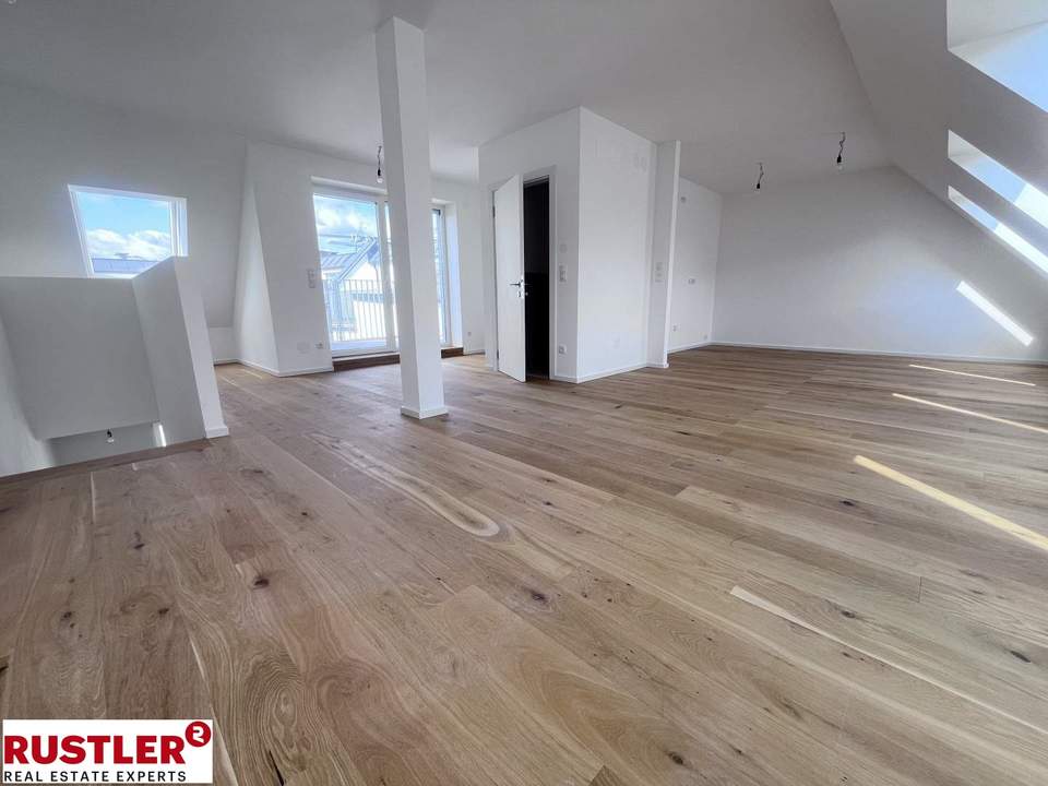 ERSTBEZUG - Sonnige Dachgeschossmaisonette in sanierter Altbauperle an der U1