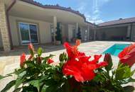 Ultimativer Luxus im Mediterranen Stil: Sensationeller Bungalow mit Pool in Exklusiver Ausstattung und Top Ruhelage, hier erfüllt sich Jeder Wohntraum