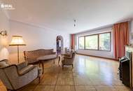 Platz trifft Potenzial – Wohnhaus mit Innenhof und Doppelgarage