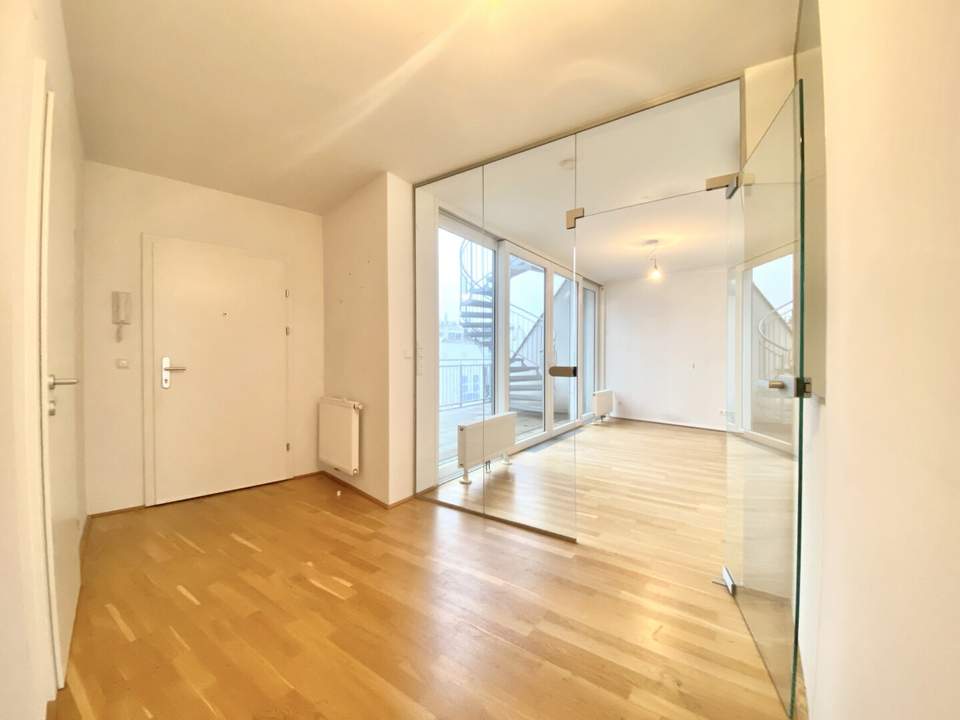 Helle Dachgeschosswohnung mit Weitblick – Perfekt für Paare!