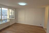 Urbanes Wohnen am Waldmüllerpark – Stilvolle 2-Zimmer-Wohnung mit Fernblick