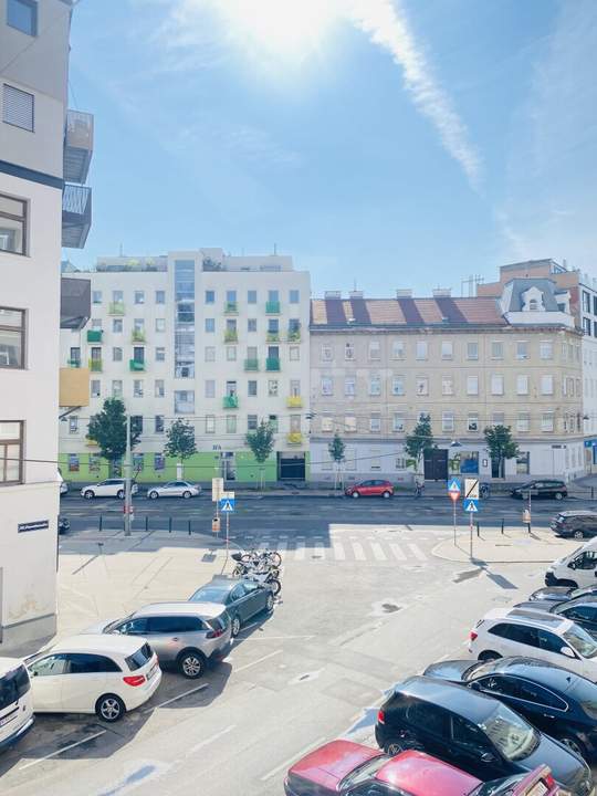 Erstbezug nach Sanierung – Stilvolle 1-Zimmer-Altbauwohnung nahe U6 Jägerstraße