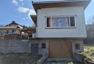 SONNIGER BAUGRUND MIT ABRUCHOBJEKT