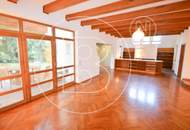 Einfamilienhaus in zentraler Bestlage mit Tennisplatz auf parkähnlichem Grund!