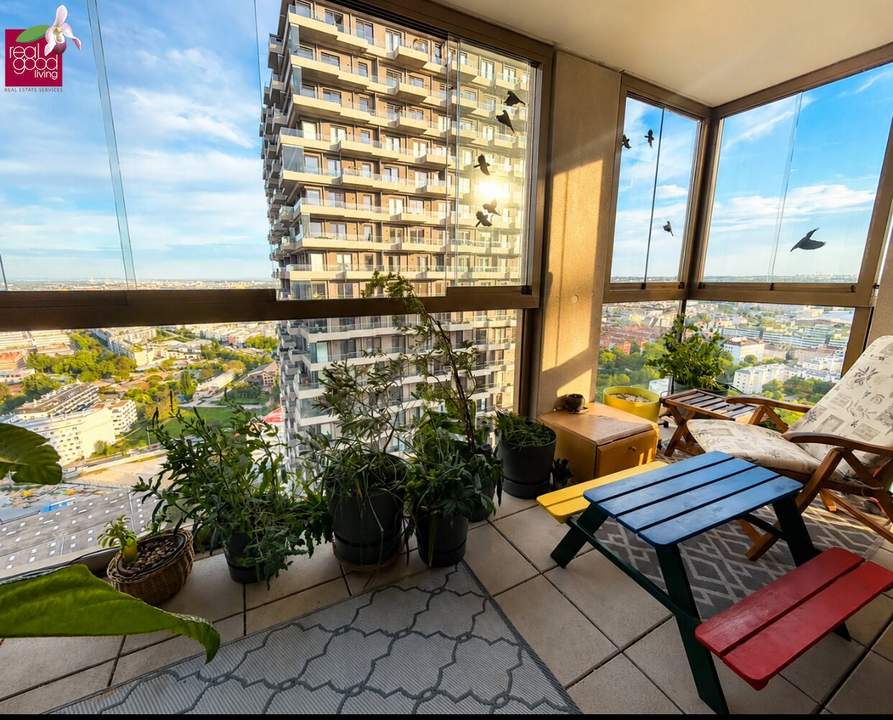 High-Floor Living im Helio Tower – Stilvolle 3-Zimmer-Wohnung mit Panorama-Fernblick