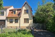 SANIERUNGSBEDÜRFTIGES LANDHAUS MIT TRAUMHAFTEM GARTEN SAMT ALTBAUMBESTAND IN ALLERBESTER WOHN- UND ZENTRUMSLAGE VON KIRCHBERG AM WAGRAM