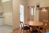 Sanierungsbedürftige Wohnung in Top-Lage in 1080 Wien