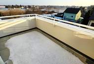 3 Zimmer. 3 Terrassen. Ein Zuhause! Genial - Lebens(t)raum Erfüller im Grünen - Klimaaktiv Bronze! Ab ins Dachgeschoss / Viel Lebensqualität! Wärmepumpe und Solaranlage + Naturnahe Gewässer ums Eck!