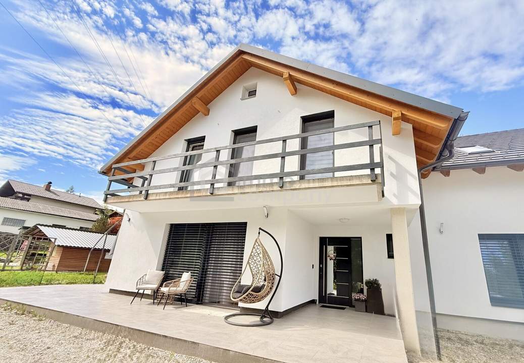 🏡 Luxusresidenz in Wartberg – Wo Licht, Raum und Natur eins werden
