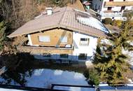 Altbestand auf großem Grundstück in Hanglage