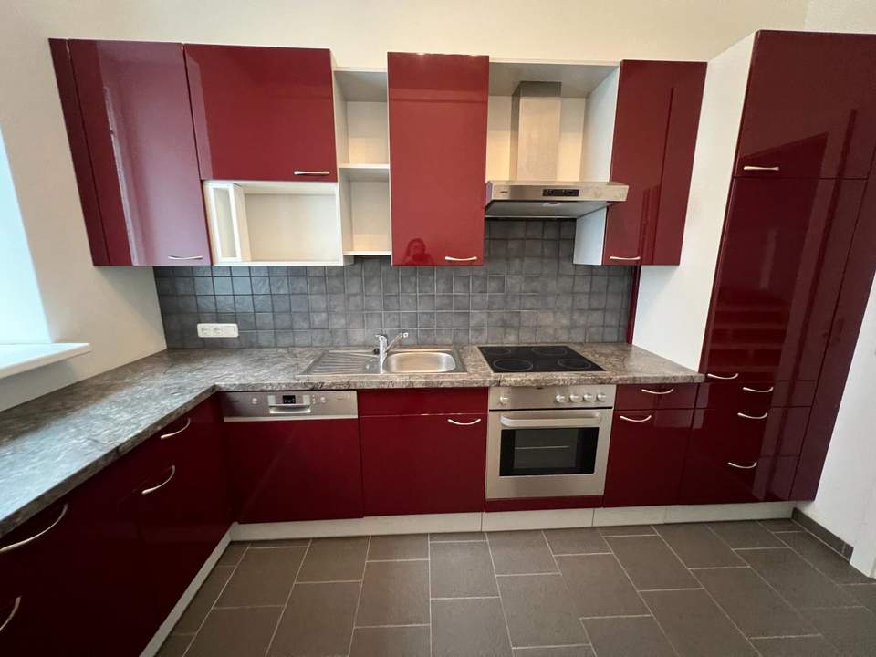 Arbeiten &amp; Wohnen perfekt vereint – Saniertes Einfamilienhaus mit Geschäftslokal und großzügiger Terrasse