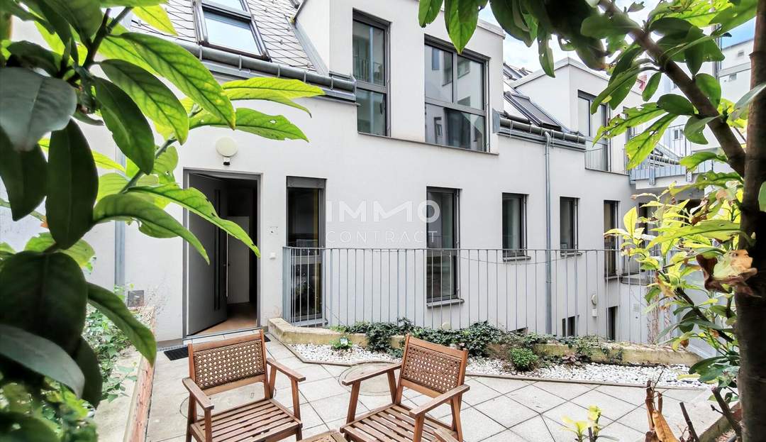 Exklusives Stadthaus mit Doppelhauscharakter – Wohnen & Arbeiten auf 239 m² und 99 m² Terrassen in Hinterhoflage