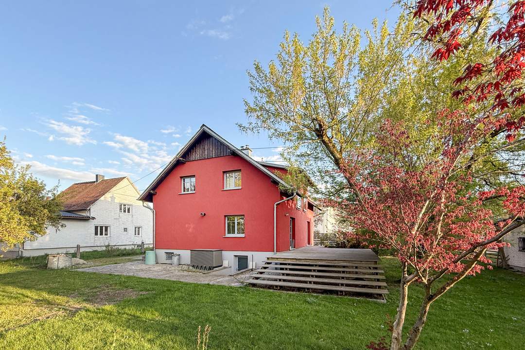 Einfamilienhaus mit großem Garten und Terrasse in ruhiger Lage