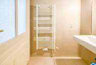 Hofruhelage: Helle 2 Zimmer-Altbauwohnung an der Ungargasse